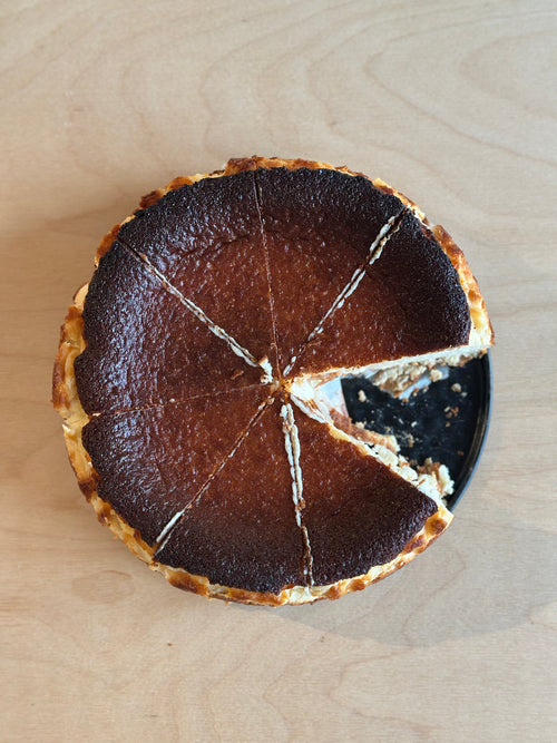 Whole lactose-free gluten-free Basque cheesecake with golden caramelized top, baked by Gluten Tag in Copenhagen.